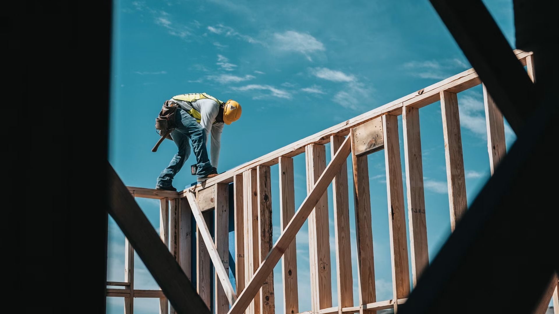 City leaders are now moving to simplify that path, arguing that clearer rules, faster coordination and more predictable decisions could help families build homes, businesses open their doors and employers invest with greater confidence.