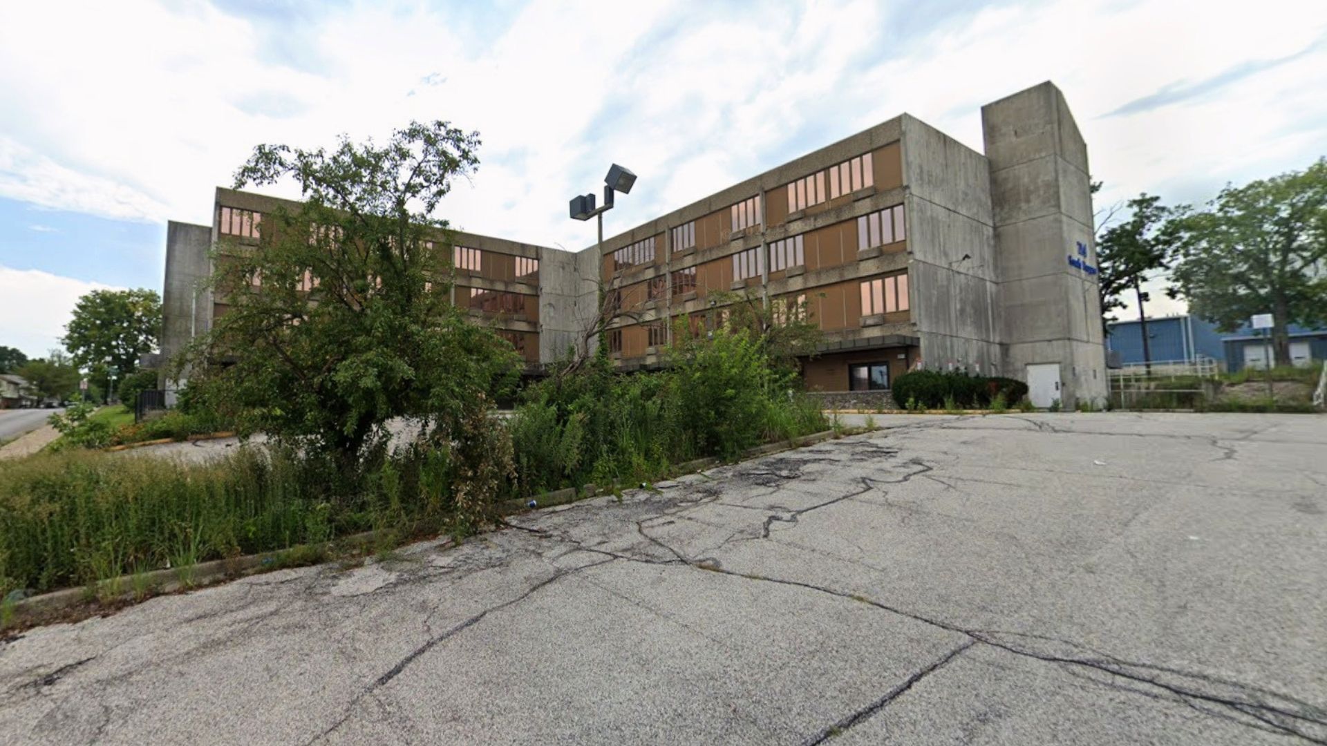 The decision does not approve construction, a final design or even a final price tag. But it does move the 714 South Rogers property closer to becoming the city’s future public safety hub, potentially replacing a police headquarters that has faced space limits, flood damage and continuing water problems.
