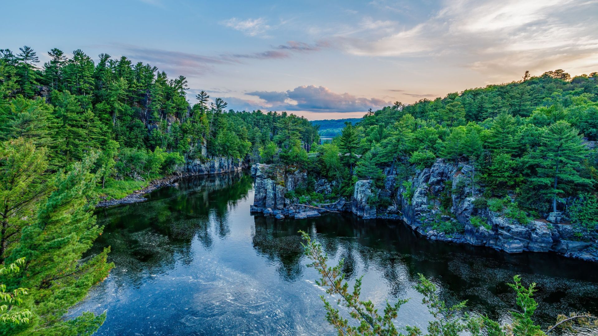 Wisconsin has a remarkable collection of places like that. Some sit beside broad lakes. Others hide in rolling farmland or among wooded hills. Each offers a different excuse to pack a sweater and leave the usual weekend routine behind.